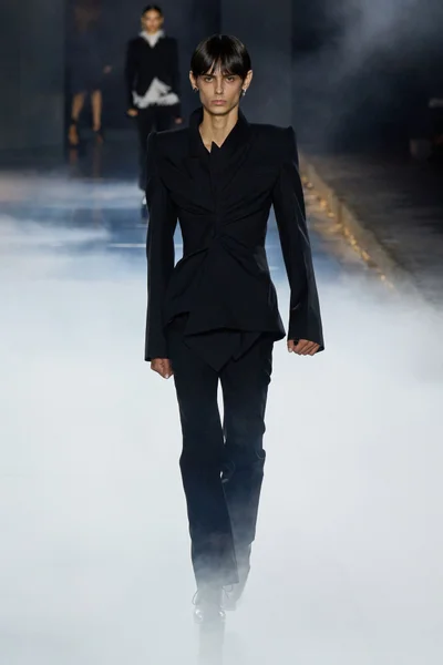 Look 3